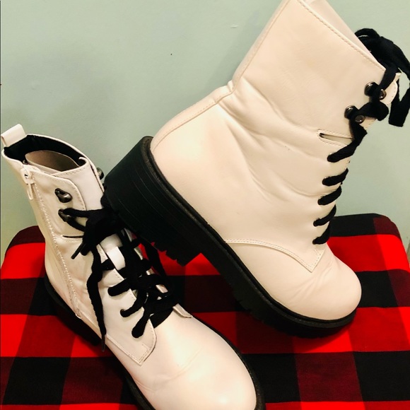 NIB Steve Madden NYC Combat Boots - Picture 2 of 10